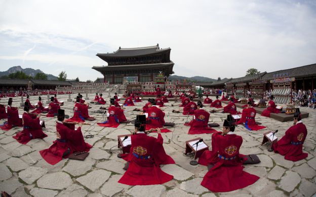 Tour tham quan Cung điện Hoàng gia Seoul và mua sắm với dịch vụ đưa đón tại khách sạn
